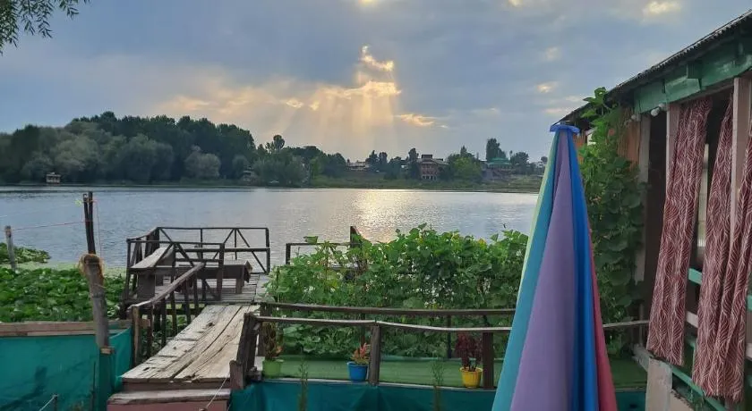 LakeSide Homestay Srinagar - Image 1