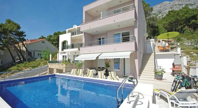 Apartmani Mila Brela - Image 1