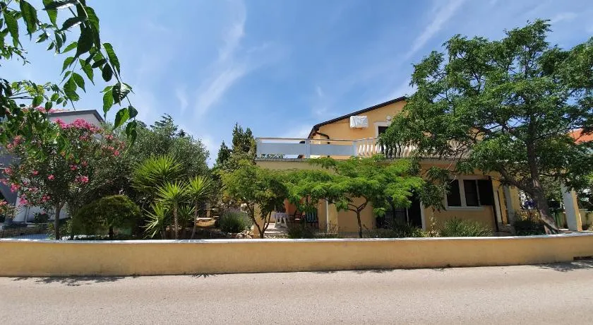 Tuan Vir Apartment - Image 1