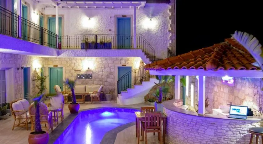 Avlu Alaçatı Boutique Hotel - Image 1