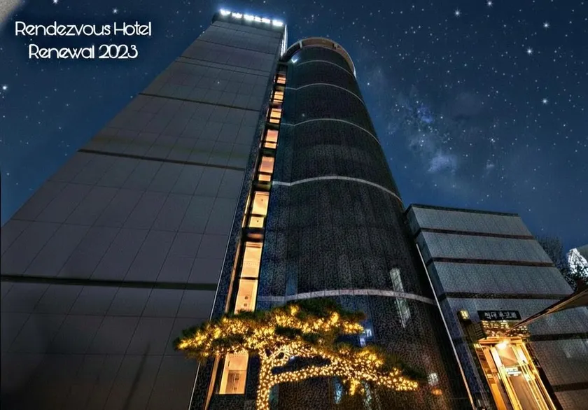 Rendezvous Hotel - Image 1