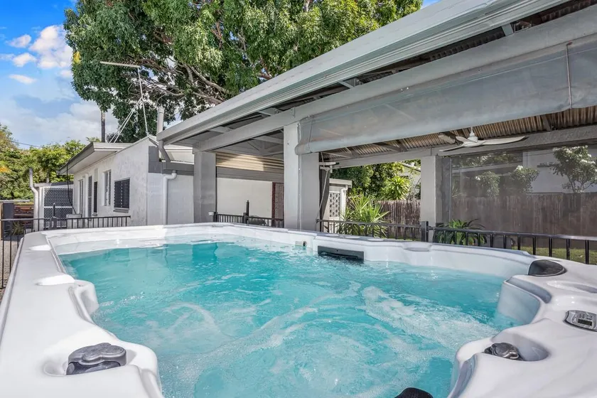 Seaside Serenity: Modern 2BR Escape with Spa - Image 1