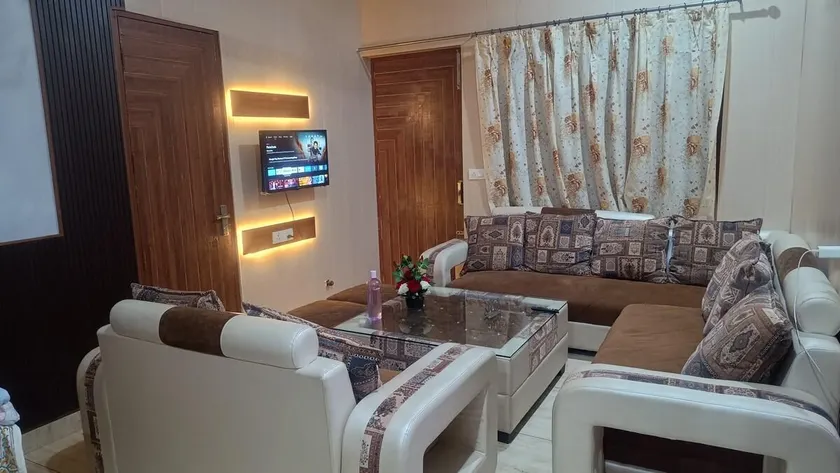 a cozy and luxury villa - Image 1