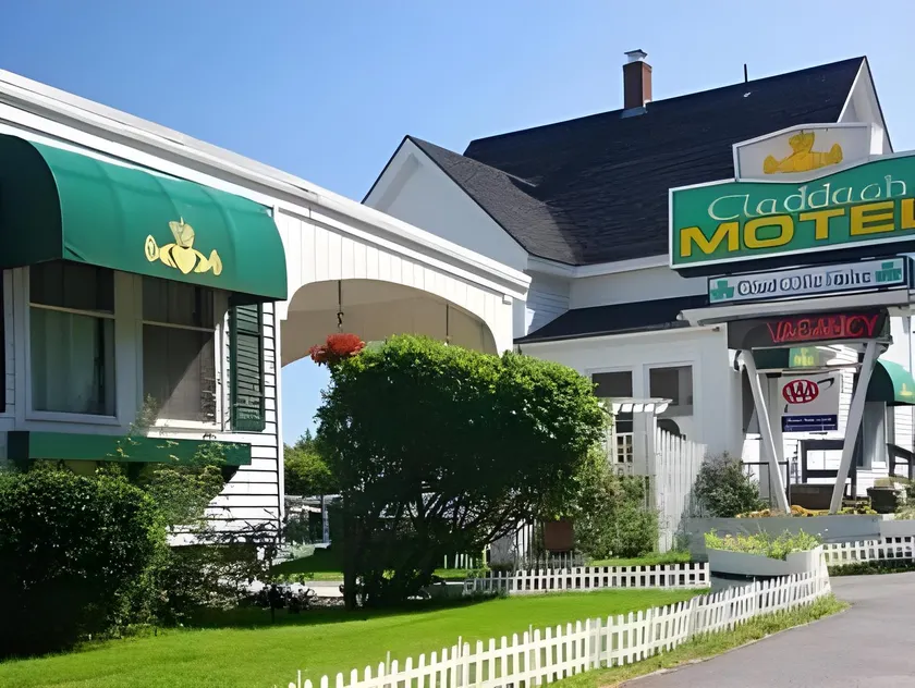 Claddagh Motel & Suites - Image 1