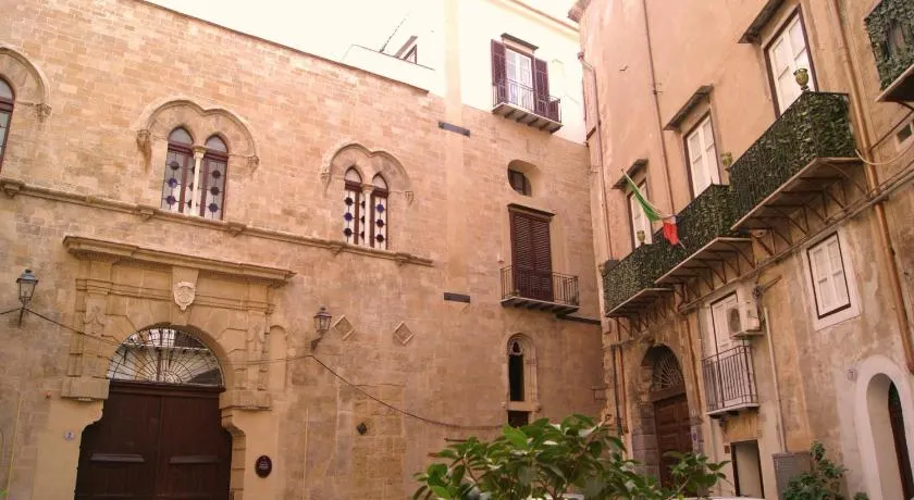 BeeClaire Guest House - Image 1
