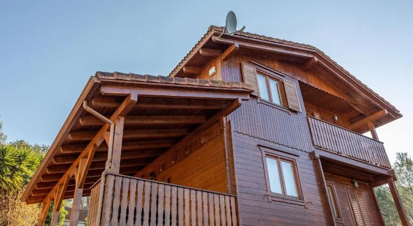 Chalet 'Casa de Madera' mit Bergblick, Garten, A/C, Pool & WLAN - Image 1