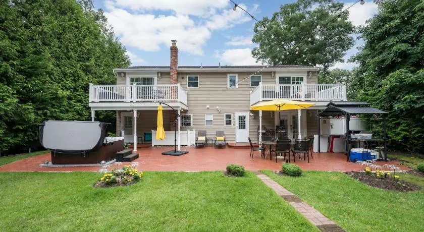 4 BR. 2 BAINS, 15 MINS DE JONES BEACH, 8 MINS DE RIVIERA, MARCHE POUR S'ENTRAÎNER À NYC - Image 1
