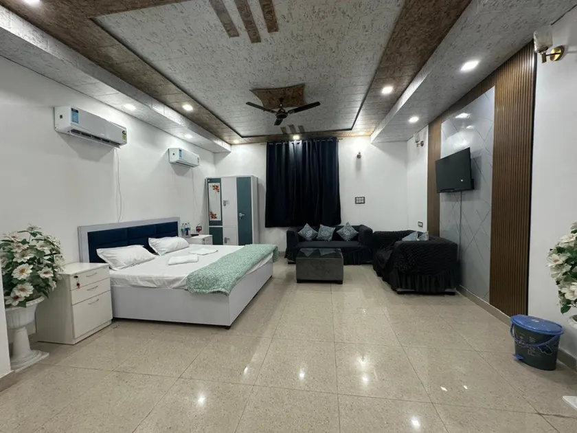 The Luxe Haven - Image 1