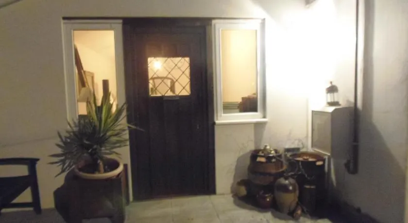 Dippy cottage - Image 1