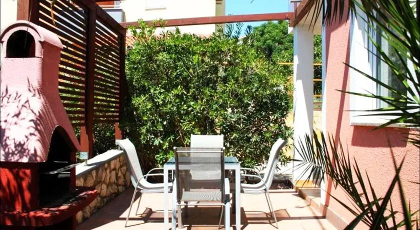 Myrtle Two Bedroom Apartment - Image 1