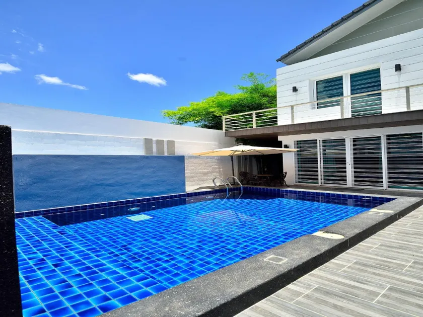 Violet Luxury Service Villa - Image 1