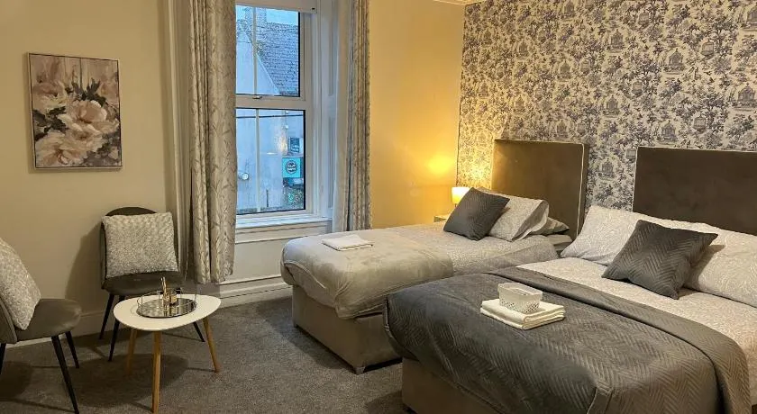 Town guest house - Image 1