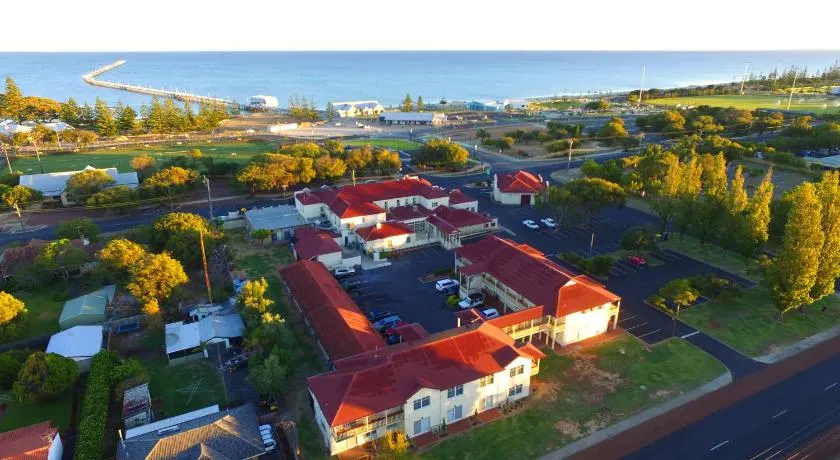 Esplanade Hotel Busselton - Image 1