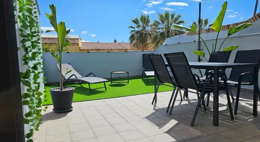 CMS Center Penthouse with Sunny Terrace & Parking - Image 1