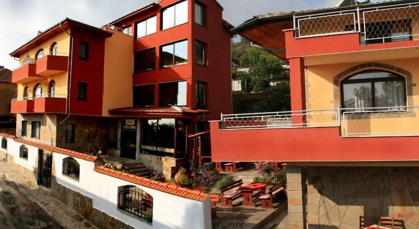 Armira Family Hotel - Image 1