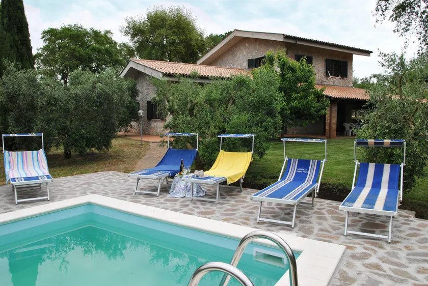 Holiday house for 8 persons with pool - Image 1
