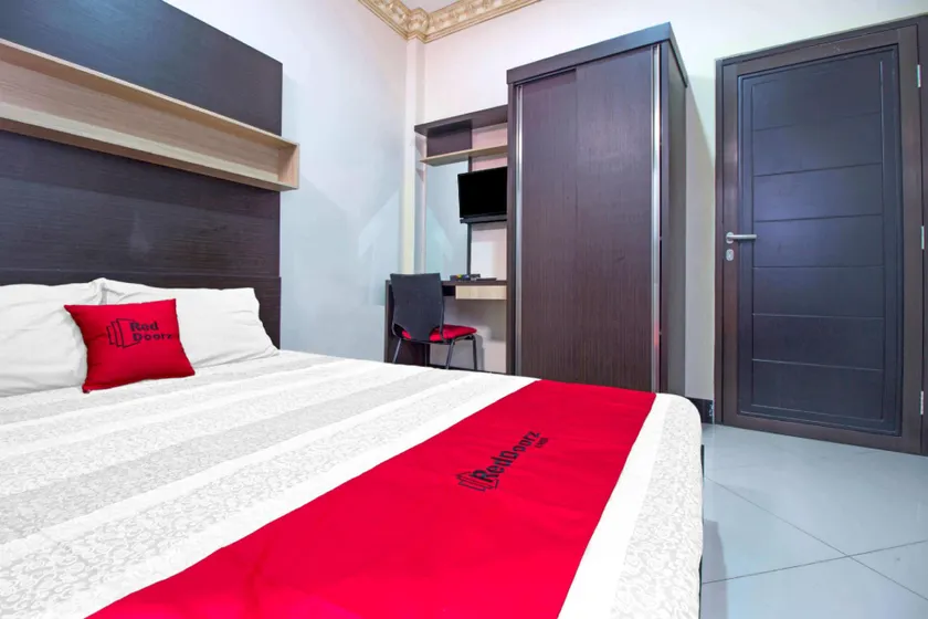 RedDoorz Plus near Isola UPI - Image 1