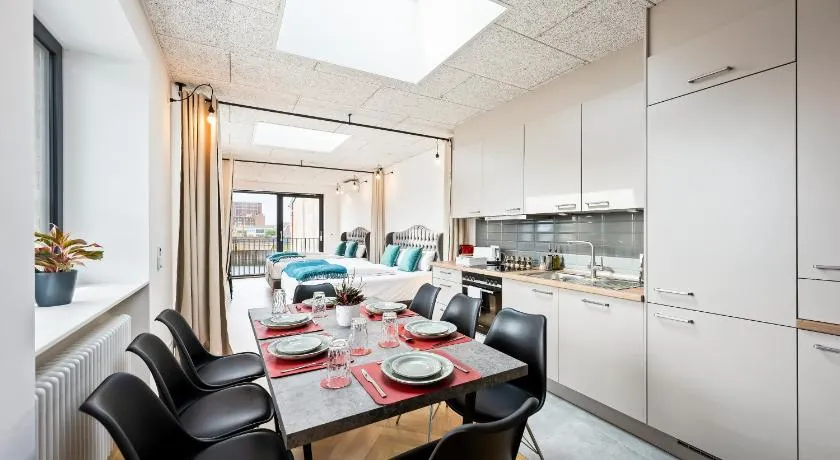 Lit Living - Luxus Loft - Box Spring - Air Con - BBQ - Panorama - Image 1