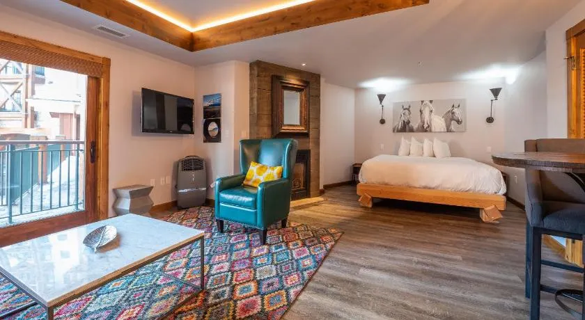 Studio Deluxe in the Lodge at Mountaineer Square - Image 1