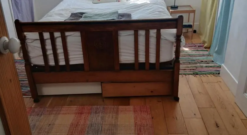 Spacious, pretty attic 2nd floor double room with ensuite near sea - Image 1