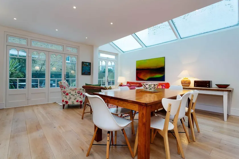 Veeve - Alwyn Avenue - Image 1