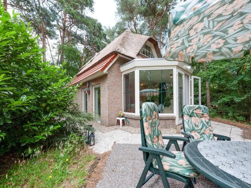 Esta casa de férias com telhado de palha tem caráter real - Image 1