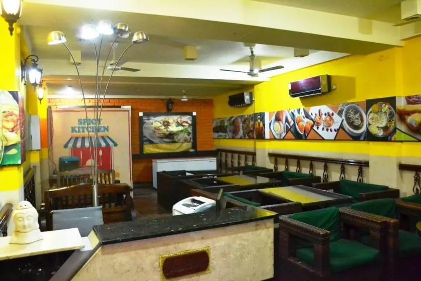 Hotel Kanisshk International - Image 1