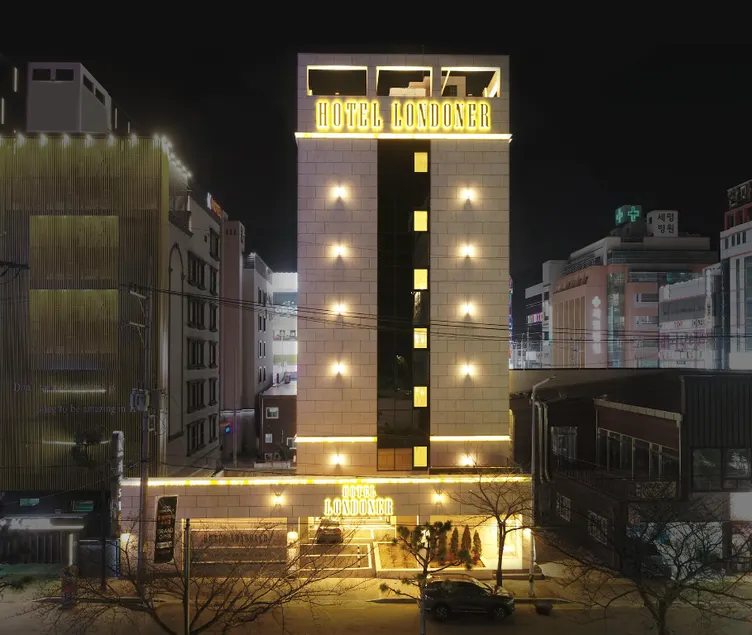 Jinhae Yongwon Londoner Business Hotel - Image 1
