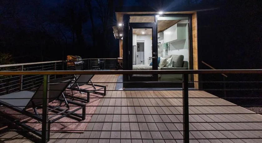 Modern Riverside Cabin w Hot Tub Fire Pit Kayaks - Image 1