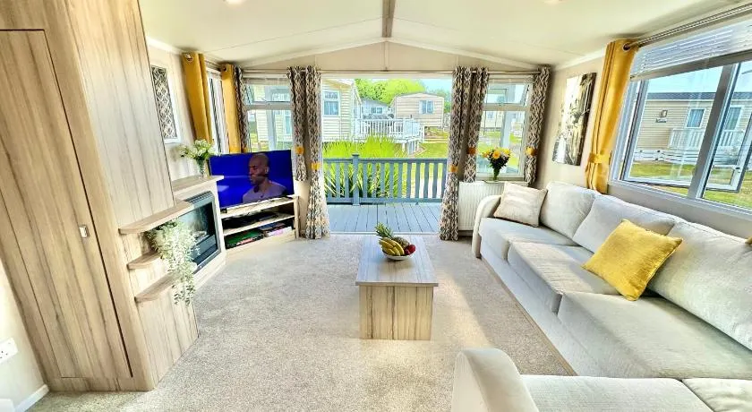 252 Wilksworth Caravan Park Two Bedroom Pool Access - Image 1