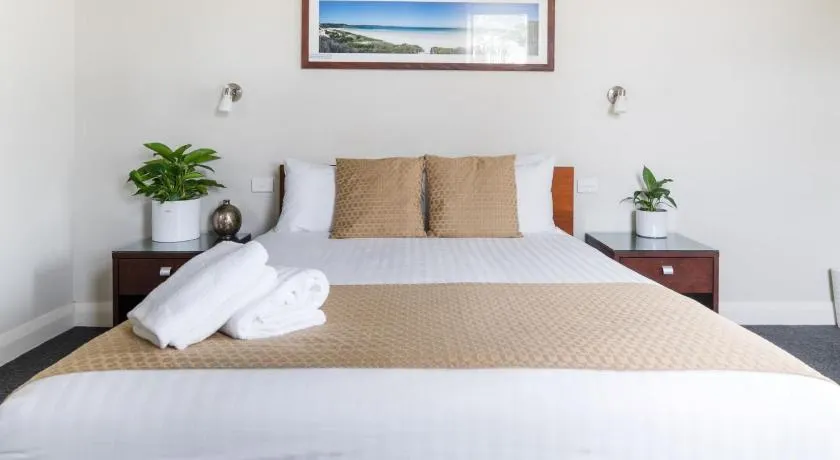Huskisson Hotel - Image 1