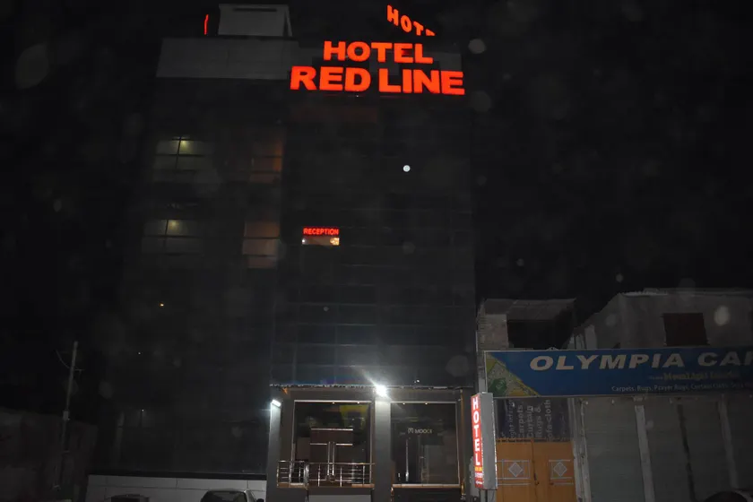 Hotel Red Line - Image 1