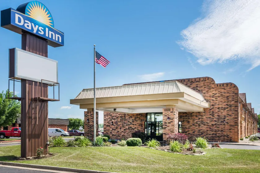 Days Inn by Wyndham Anderson IN - Image 1