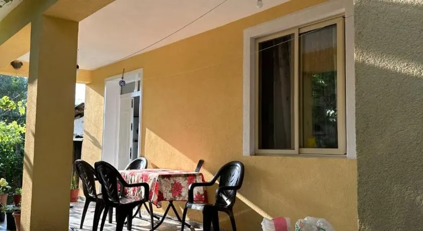 Private house surrounded by greenery - Image 1