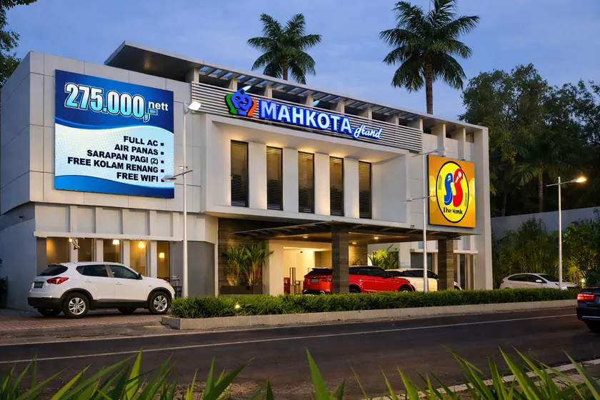 Mahkota Hotel - Image 1