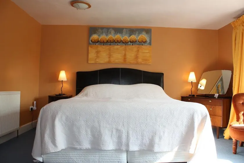 Manor Farm Bed & Breakfast - Image 1