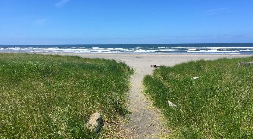 Long beach Camping Resort Yurt 8 - Image 1