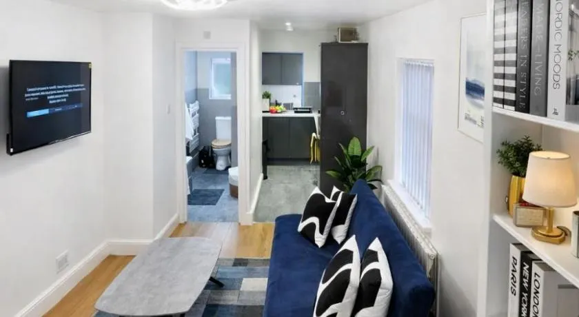 Stylish 1BR Apartment Fast WiFi 15 mins to Central London - Image 1