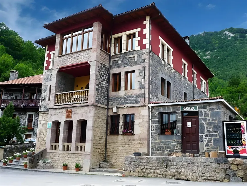 Hostal Peña Santa - Image 1
