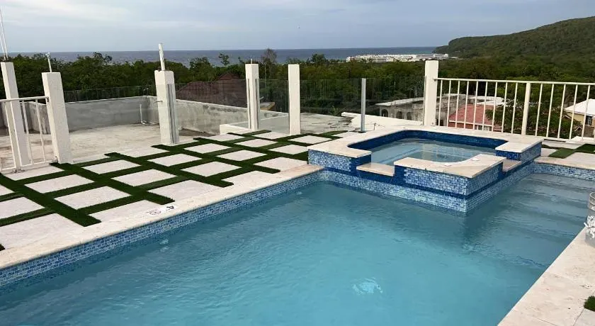 Luxury 1 Bedroom & Rooftop Pool unit #2 - Image 1