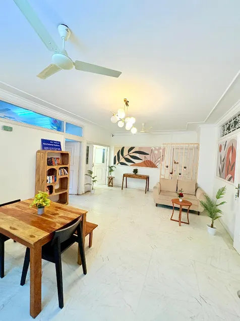 Gulmohar Residency, Hauz Khas New Delhi, Couple Friendly - Image 1