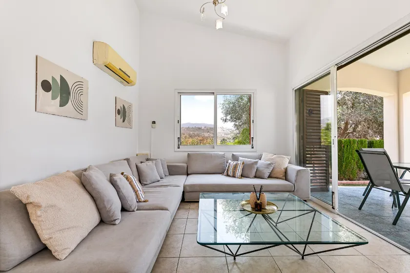 Coral Bay Avenue Villa by Vichy Holidays - Image 1