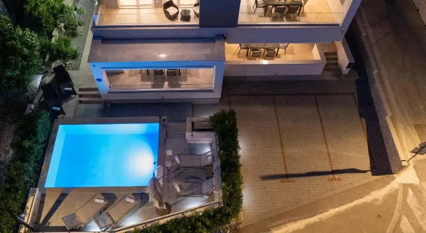 Apartments with pool Villa Zora - Image 1