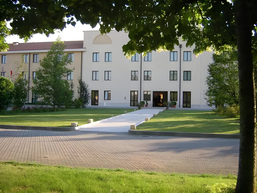 UNA HOTELS Occhiobello - Image 1