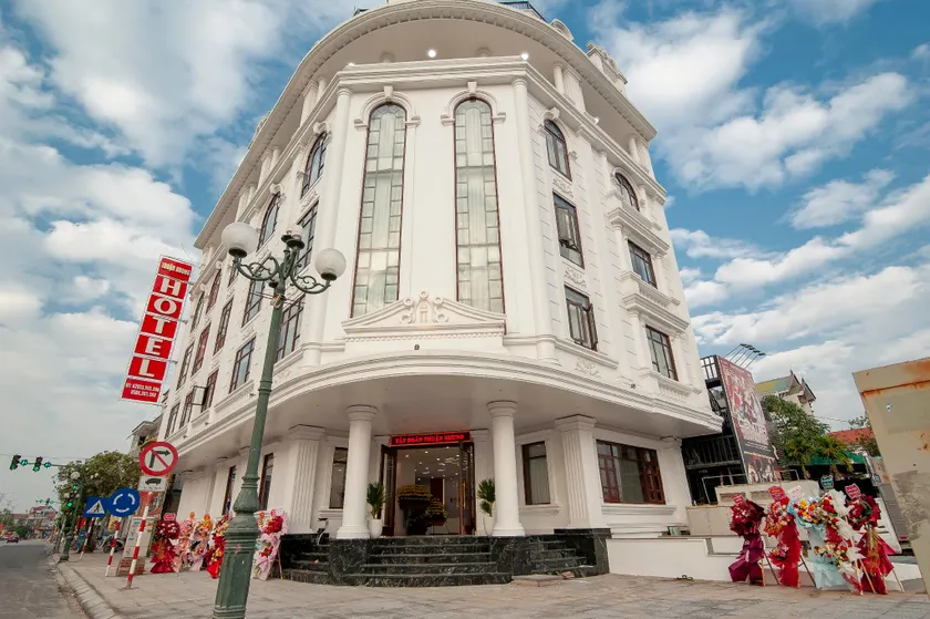 Riverside Quảng Yên Hotel - Image 1