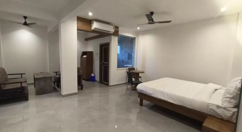 HOTEL GRAND RESIDENCY - Image 1