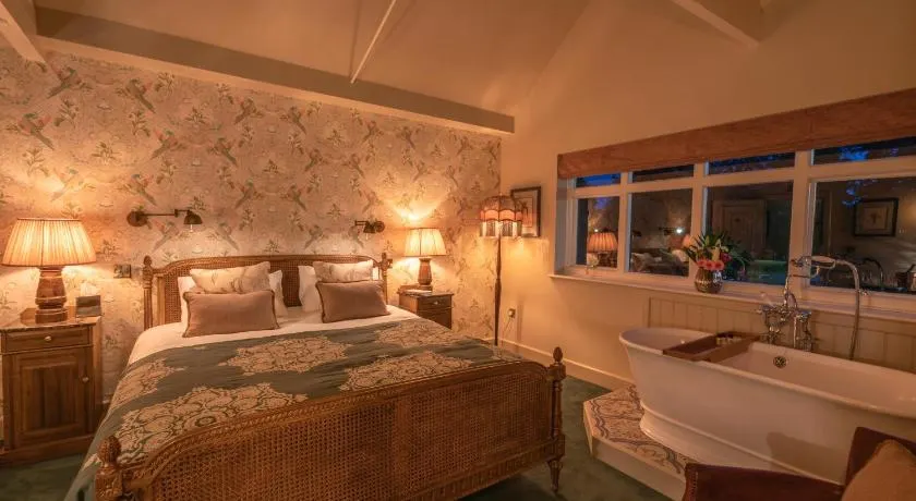Albero Bedrooms - Image 1