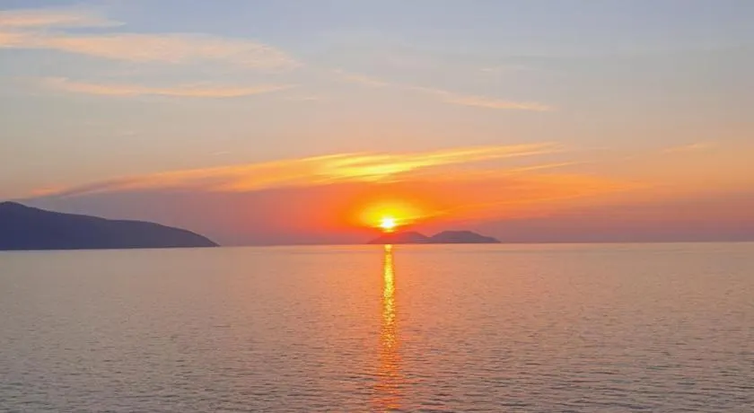 Deni Sea View Apartment - Image 1