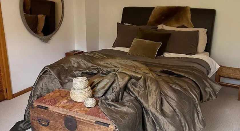 Serene Studio Retreat in Cygnet with Private Entrance - Image 1