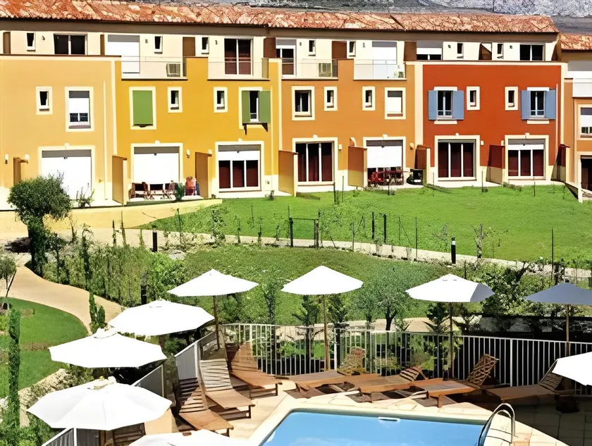 Park & Suites Village Aix-Le Rousset - Image 1